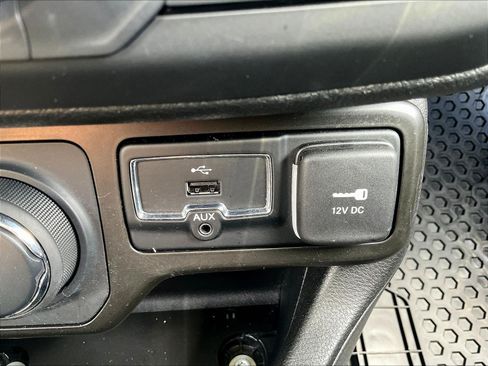 Used 2020 Jeep Renegade Latitude AWD/4WD image 17