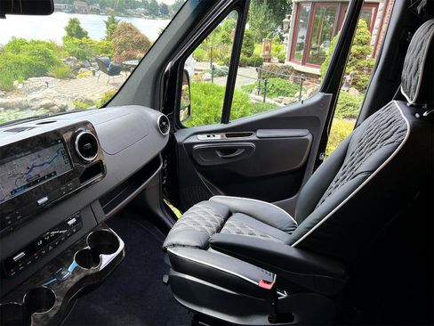 Used 2024 Mercedes-Benz Sprinter 3500 image 22