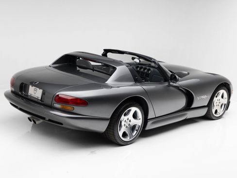 Used 2002 Dodge Viper RT/10 RWD image 3