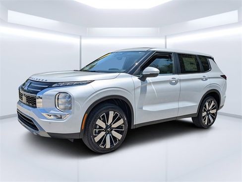 New 2025 Mitsubishi Outlander SE image 7