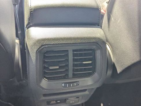 Used 2019 Volkswagen Tiguan SE w/ Panoramic Sunroof Package image 16