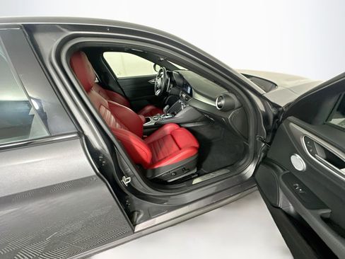 Used 2024 Alfa Romeo Giulia Veloce AWD/4WD image 31