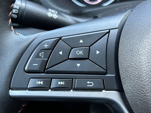 Used 2025 Nissan Sentra SR w/ SR Premium Package image 35