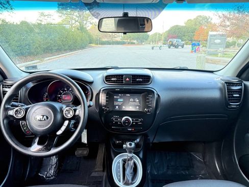 Used 2018 Kia Soul + image 21