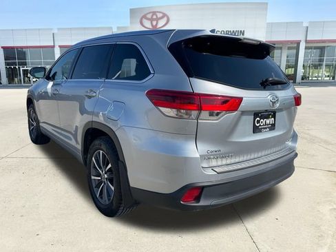 Used 2017 Toyota Highlander XLE AWD/4WD image 3