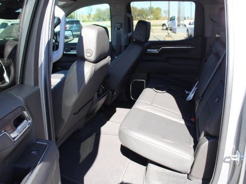New 2026 GMC Sierra 1500 SLT image 13