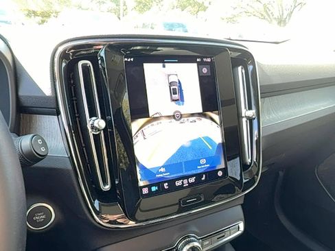 Certified 2025 Volvo XC40 B5 Plus image 19