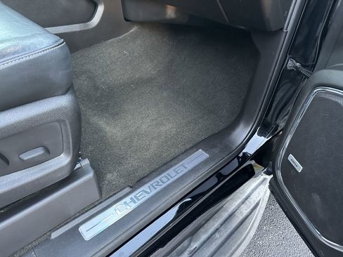 Used 2017 Chevrolet Tahoe LT image 31