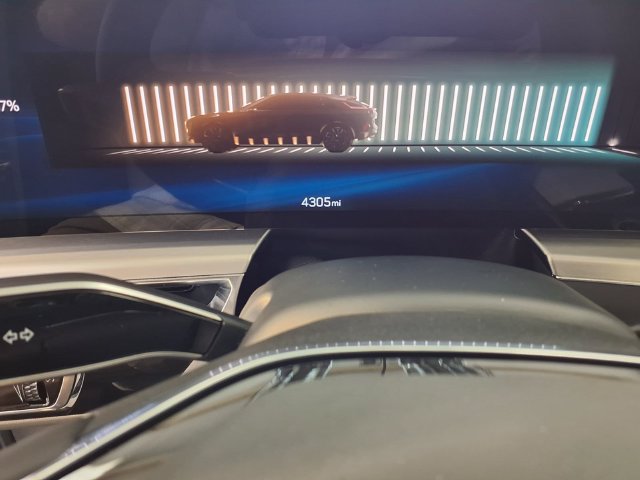 Used 2025 Cadillac Lyriq Luxury RWD image 10