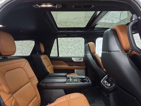 Used 2020 Lincoln Navigator Reserve w/ Luxury Package AWD/4WD image 14