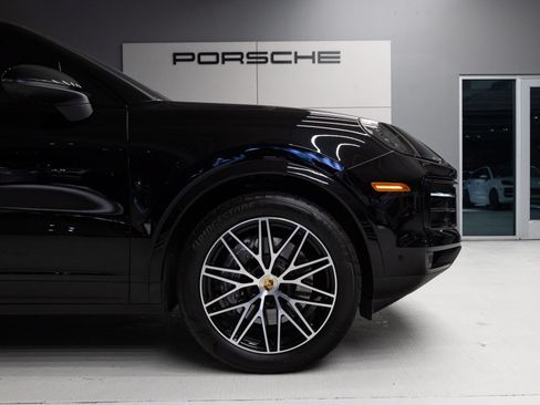Certified 2024 Porsche Cayenne Coupe AWD/4WD image 11