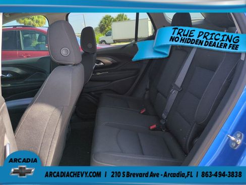Used 2024 GMC Terrain SLE w/ Driver Convenience Package FWD image 12