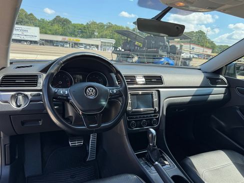 Used 2018 Volkswagen Passat 2.0T S FWD image 10