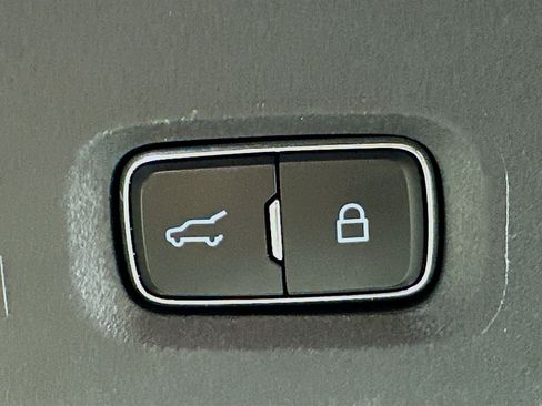Used 2024 Jeep Wrangler Unlimited Rubicon 4xe AWD/4WD image 32