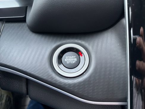 Used 2024 Jeep Grand Cherokee Laredo X image 11