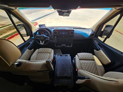 Used 2019 Mercedes-Benz Sprinter 3500 image 4