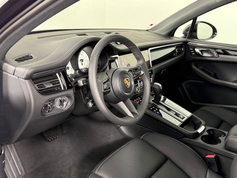 Certified 2026 Porsche Macan S AWD/4WD image 4
