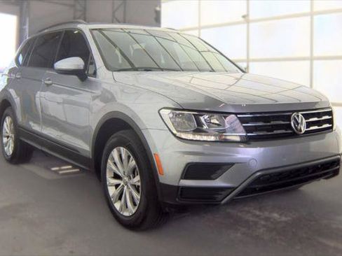 Used 2020 Volkswagen Tiguan S w/ 3rd Row Seat Package AWD/4WD image 4