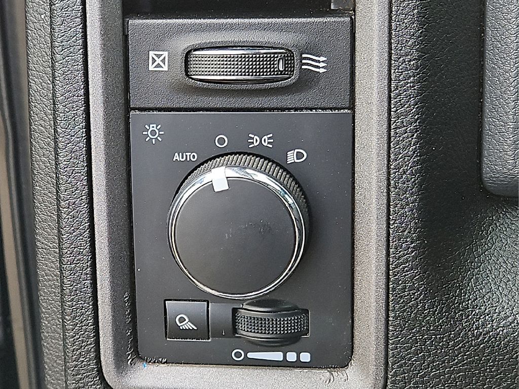 Used 2019 RAM 1500 Tradesman w/ Chrome Appearance Group RWD image 19
