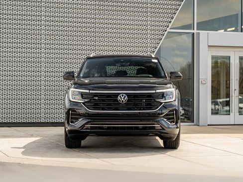 Used 2024 Volkswagen Atlas Cross Sport SEL R-Line AWD/4WD image 34