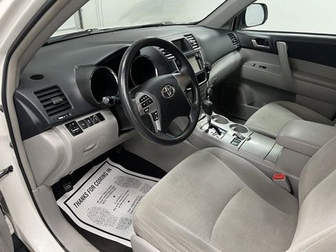 Used 2013 Toyota Highlander Plus image 22