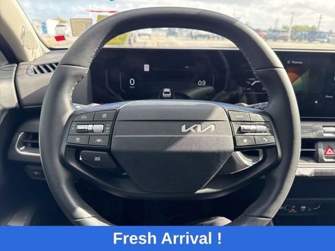 Used 2025 Kia K4 EX image 5