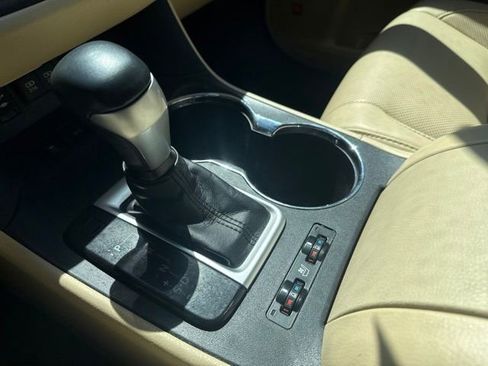 Used 2017 Toyota Highlander Limited AWD/4WD image 39