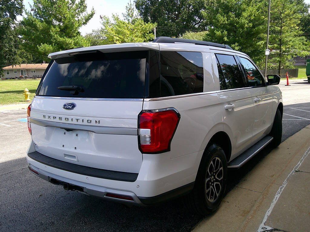 Used 2023 Ford Expedition XLT AWD/4WD image 5