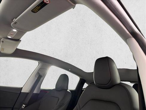 Used 2026 Tesla Model Y 2WD image 3