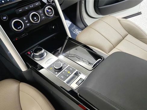 Used 2020 Land Rover Discovery HSE image 34