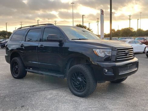 Used 2019 Toyota Sequoia SR5 AWD/4WD image 2