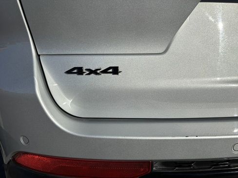 Used 2024 Jeep Grand Cherokee L Laredo image 22