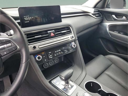 Used 2025 Genesis G70 2.5T image 23