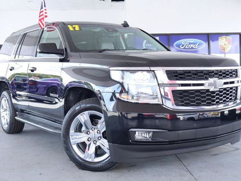 Used 2016 Chevrolet Tahoe LT w/ Luxury Package RWD image 2