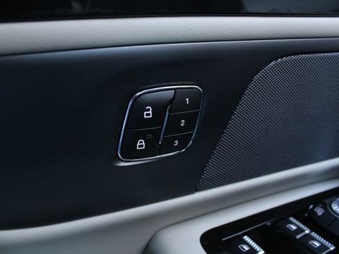 Used 2024 Lincoln Nautilus Premier AWD/4WD image 4