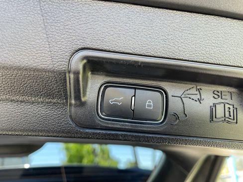 Used 2021 Ford Explorer XLT w/ Equipment Group 202A image 11