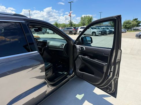 Used 2018 Jeep Grand Cherokee Limited w/ Trailer Tow Group IV AWD/4WD image 31