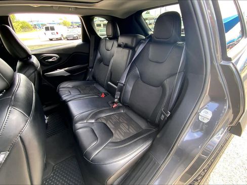 Used 2022 Jeep Cherokee Latitude w/ Sun & Sound Group AWD/4WD image 21