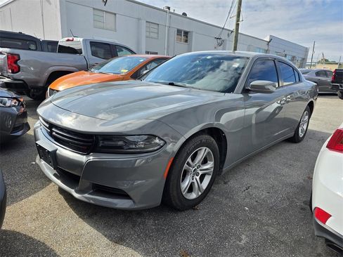 Used 2019 Dodge Charger SXT image 4