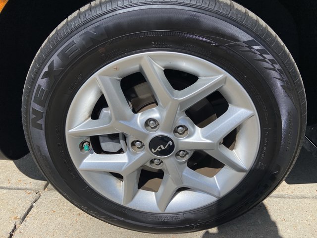 Used 2025 Kia Soul LX w/ LX Technology Package FWD image 24