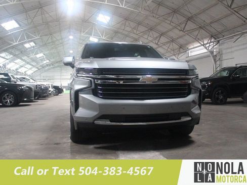 Used 2024 Chevrolet Suburban LT RWD image 6