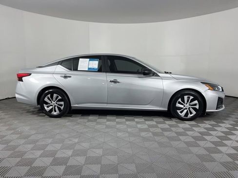 Used 2024 Nissan Altima 2.5 S FWD image 13