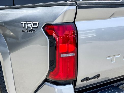 Used 2025 Toyota Tacoma TRD Sport AWD/4WD image 9