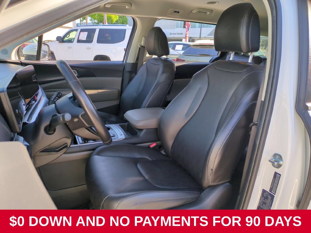 Used 2025 Kia Carnival FWD image 22