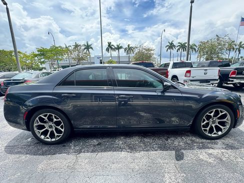 Used 2018 Chrysler 300 Touring w/ Sport Appearance Package RWD image 9