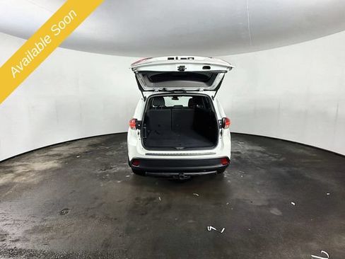 Used 2019 Toyota Highlander LE AWD/4WD image 26