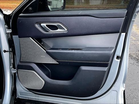 Used 2021 Land Rover Range Rover Velar R-Dynamic S image 24