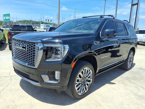 Used 2024 GMC Yukon Denali Ultimate AWD/4WD image 3