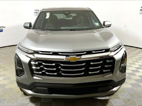 Used 2025 Chevrolet Equinox LT image 2