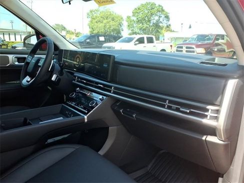 Used 2025 Hyundai Santa Fe SEL image 21